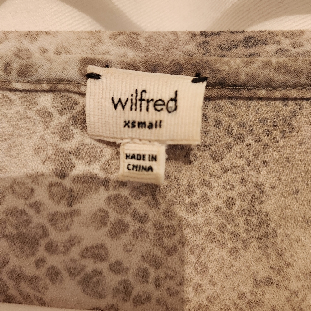 😻 3/$30 Aritzia Wilfred Print Blouse In Size X-small - Picture 4 of 5